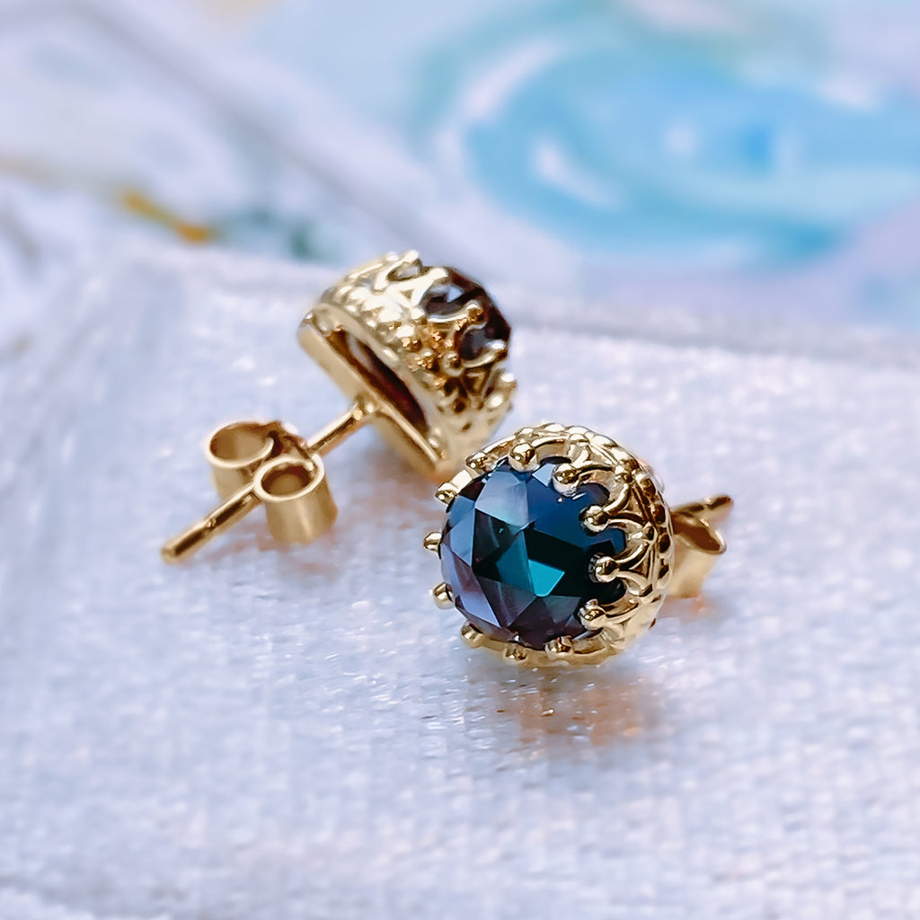 Magical Alexandrite Crown Stud Earrings in 9ct /18ct solid Gold - Bijoux de Chagall