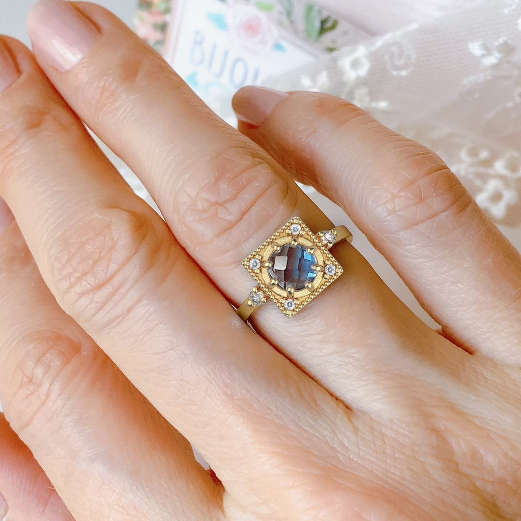 Art Deco Exquisite Aquamarine Teal Diamond ring in 9ct / 18ct Gold Rings Bijoux de Chagall