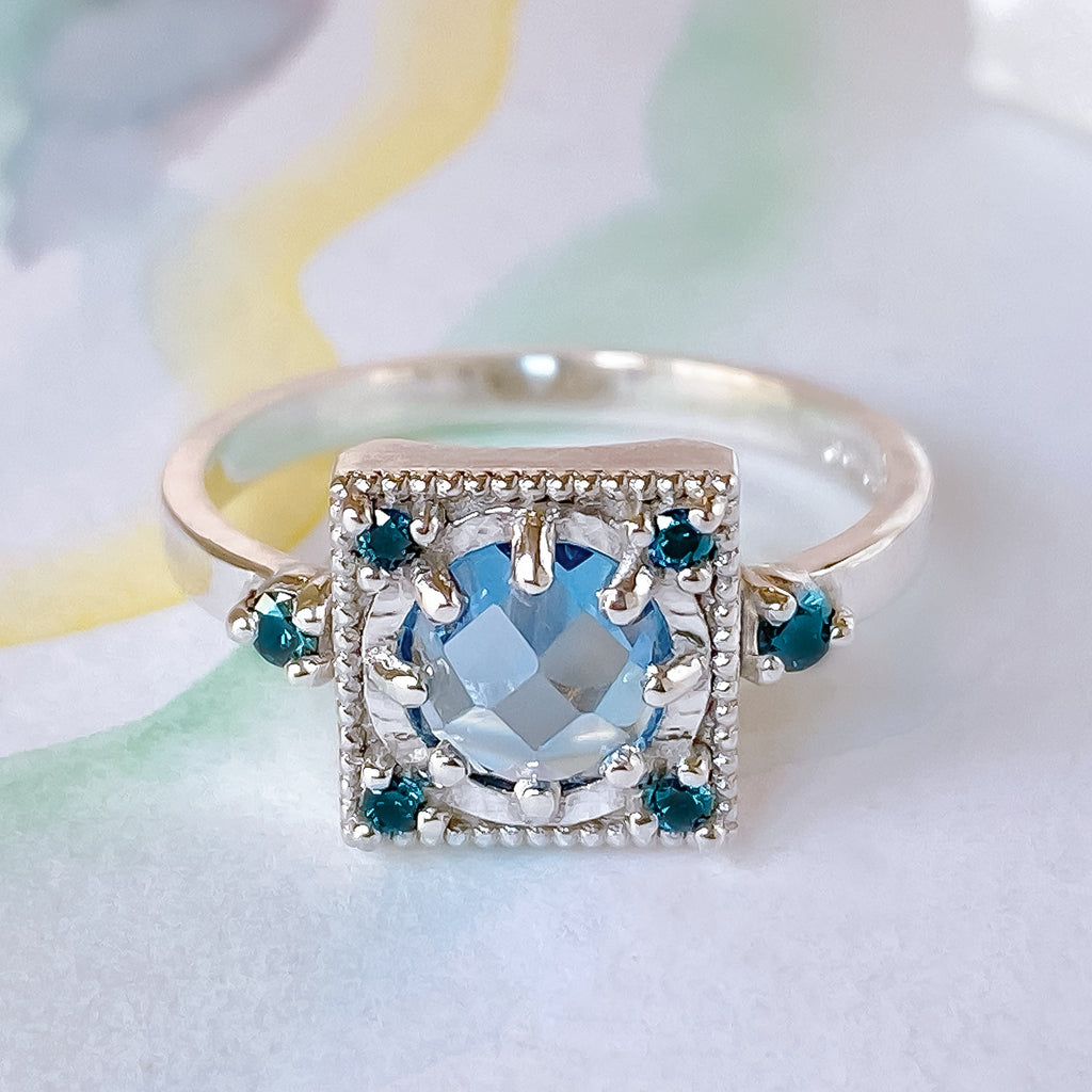 Art Deco Exquisite Aquamarine Teal Diamond ring in 9ct / 18ct Gold Rings Bijoux de Chagall