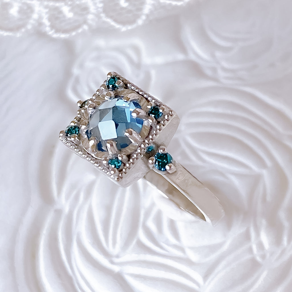 Art Deco Exquisite Aquamarine Teal Diamond ring in 9ct / 18ct Gold Rings Bijoux de Chagall