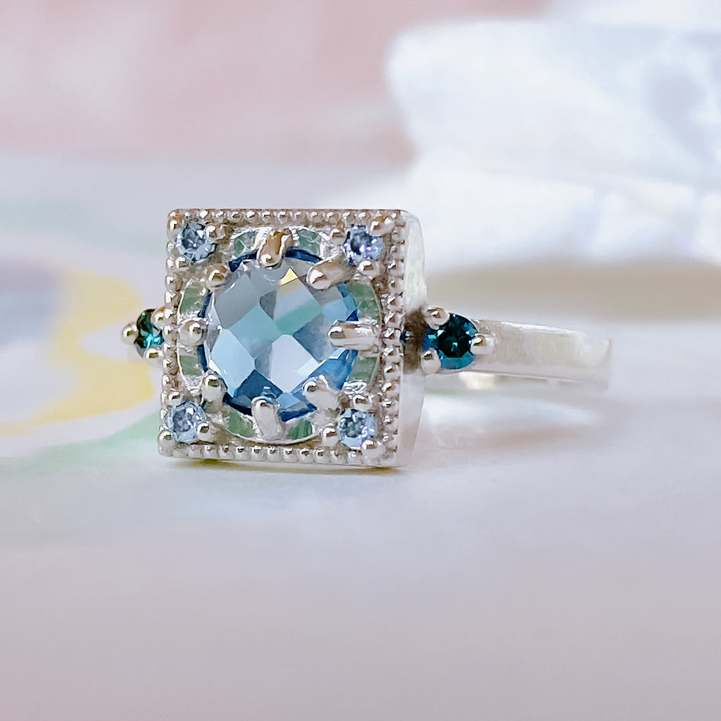 Art Deco Exquisite Aquamarine Teal Diamond Ring in 925 Silver - Bijoux de Chagall