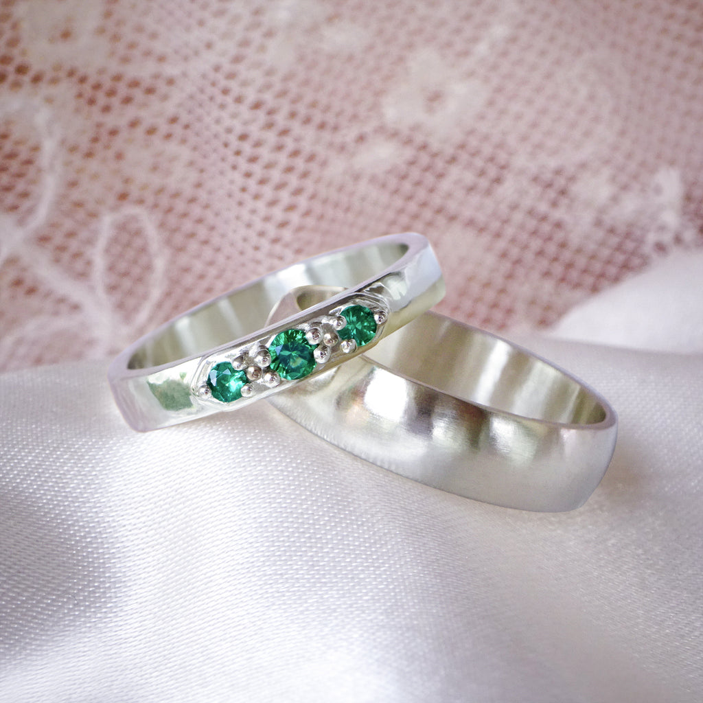 Art Deco Emerald Wedding ring band in 9ct / 14ct/ 18ct Gold Rings Bijoux de Chagall