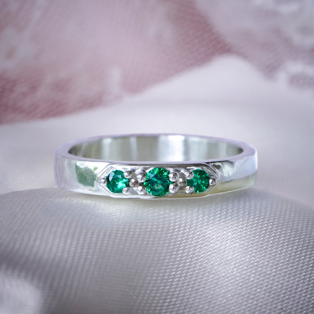 Art Deco Emerald Wedding ring band in 9ct / 14ct/ 18ct Gold Rings Bijoux de Chagall