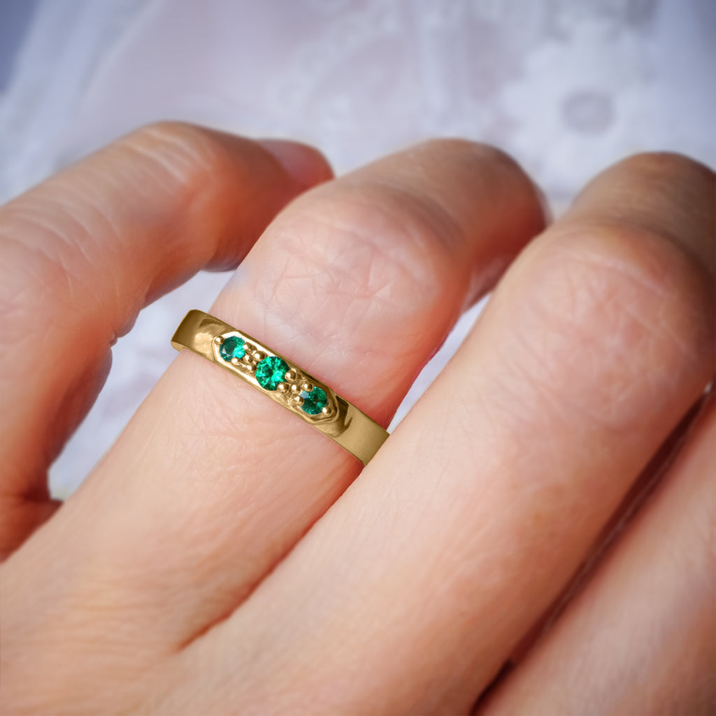 Art Deco Emerald Wedding ring band in 9ct / 14ct/ 18ct Gold Rings Bijoux de Chagall