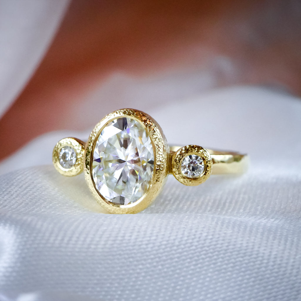 Stardust Fancy Oval Moissanite Diamond Engagement ring in 9ct /18ct Gold - Bijoux de Chagall