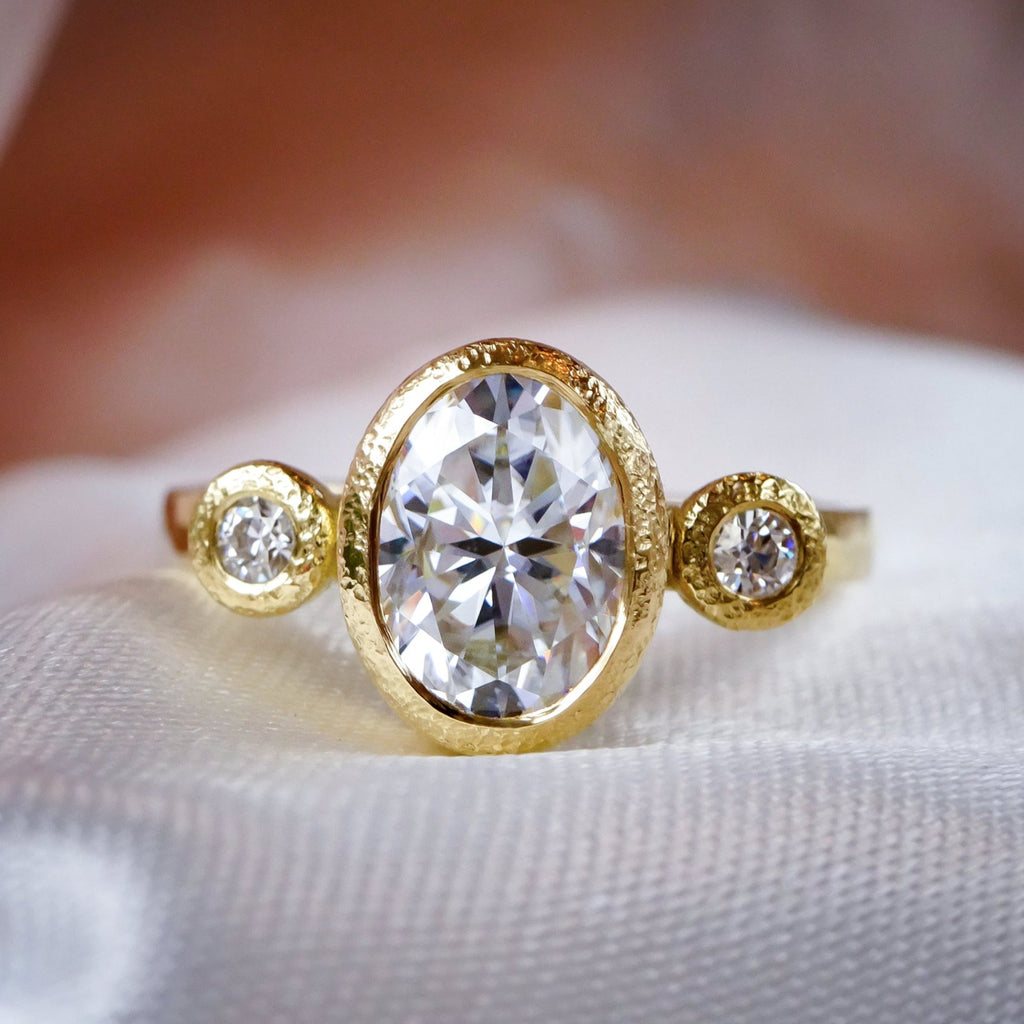 Stardust Fancy Oval Moissanite Diamond Engagement ring in 9ct /18ct Gold - Bijoux de Chagall