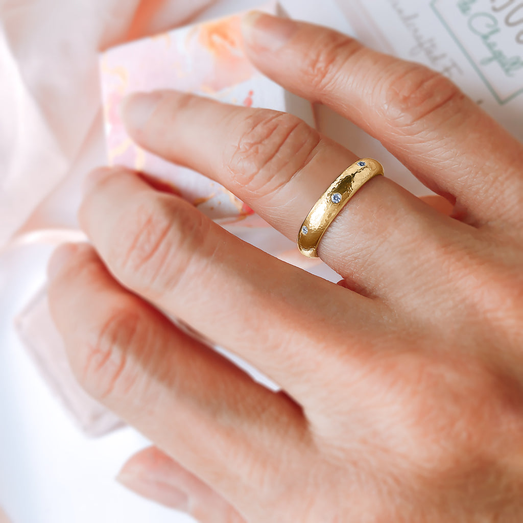 Etoile Scattered Diamonds Eternity 5mm Wedding ring band in 9ct /18ct Gold. Rings Bijoux de Chagall