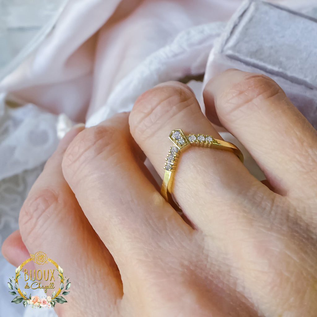 Art Deco Diamond Wishbone Contour Curved Wedding ring in 9ct / 18ct Gold - Bijoux de Chagall