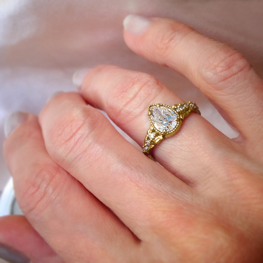 Dreamy Flora Pear Green Sapphire or Diamond Engagement Ring in 9ct / 14ct/ 18ct Gold Rings Bijoux de Chagall