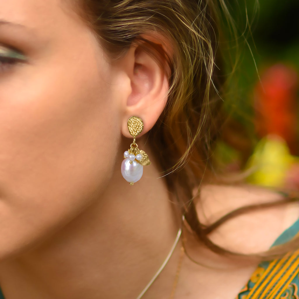 Cute White Keshi Pearl Leaves Earrings in solid 9ct / 14ct/ 18ct Yellow Gold Earrings Bijoux de Chagall