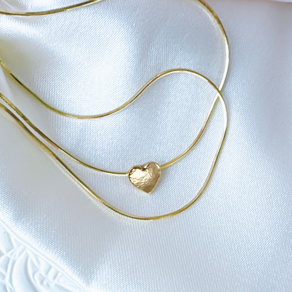 Minimal style, Cute Gold Heart sliding Necklace in 9ct Yellow Gold - Bijoux de Chagall