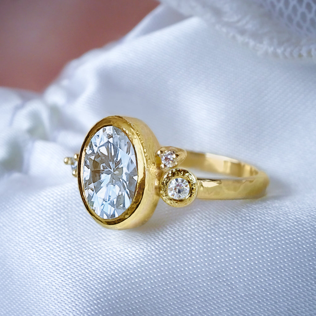 Stardust Fancy Oval Diamond Cluster Unique Engagement ring in 9ct / 14ct/ 18ct Gold Rings Bijoux de Chagall