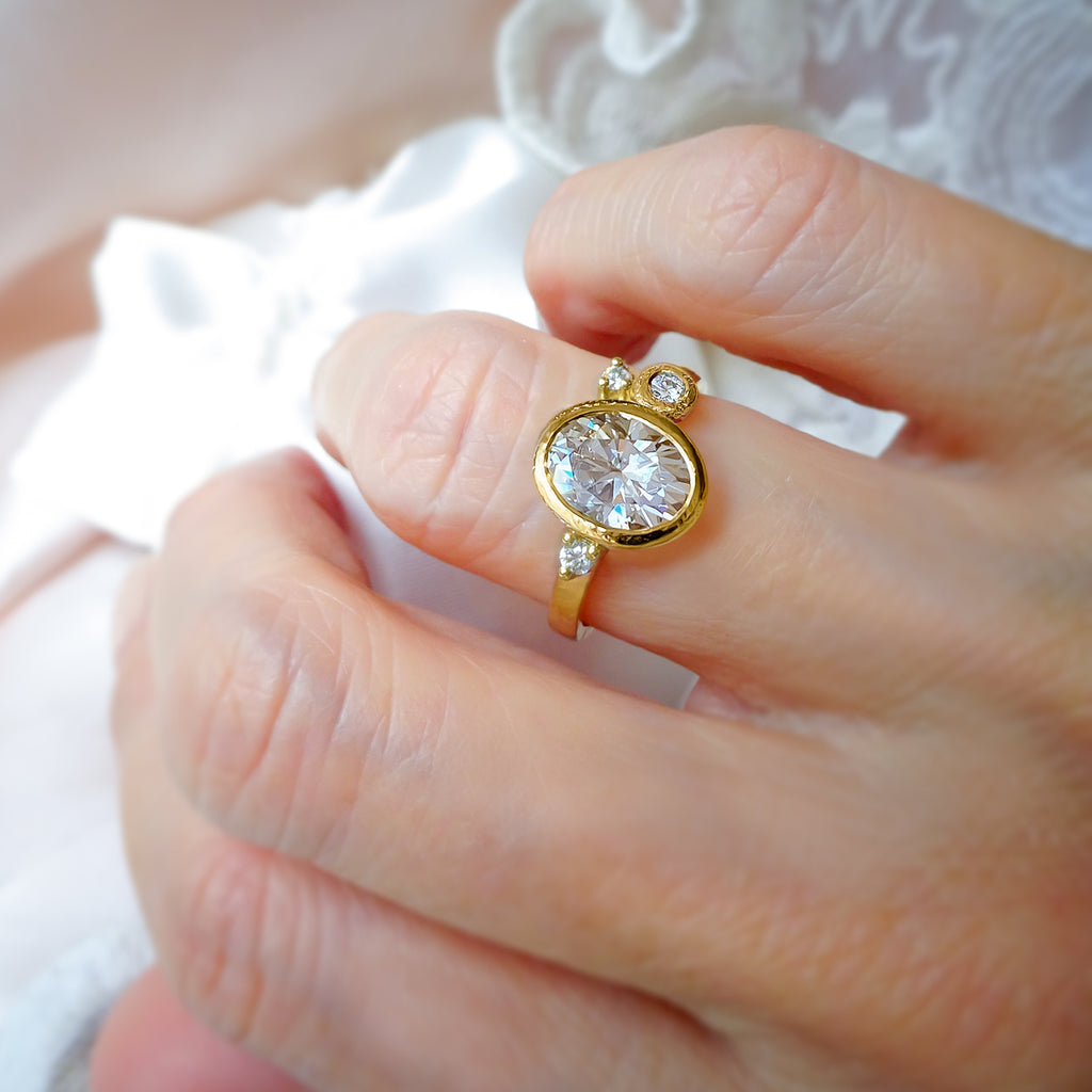 Stardust Fancy Oval Diamond Cluster Unique Engagement ring in 9ct / 14ct/ 18ct Gold Rings Bijoux de Chagall