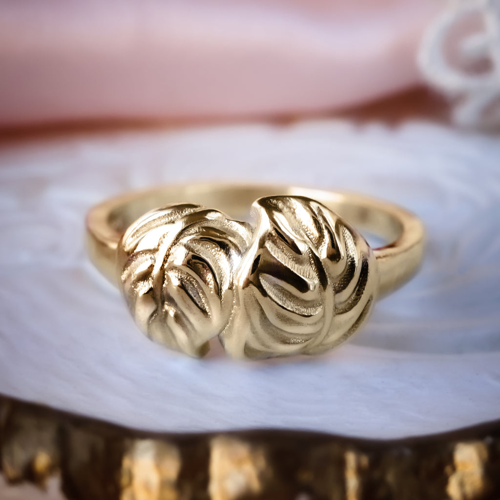 Infinite Love Leaves Wedding Ring band in 9ct or 18ct Gold - Bijoux de Chagall
