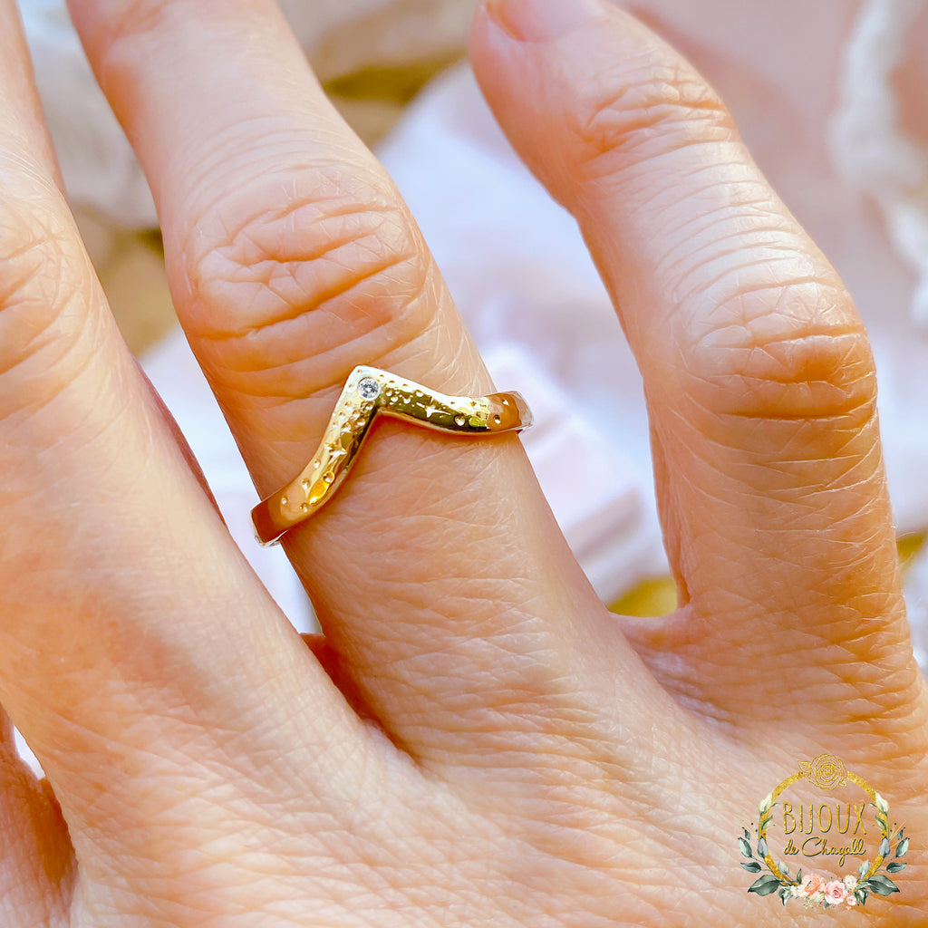 Stargazer White Diamond Contour Wishbone Wedding ring in 9ct / 18ct Gold - Bijoux de Chagall