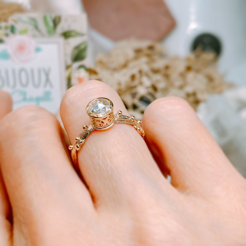 Forever One Moissanite Diamond Unique Engagement ring in 9ct Gold - Bijoux de Chagall