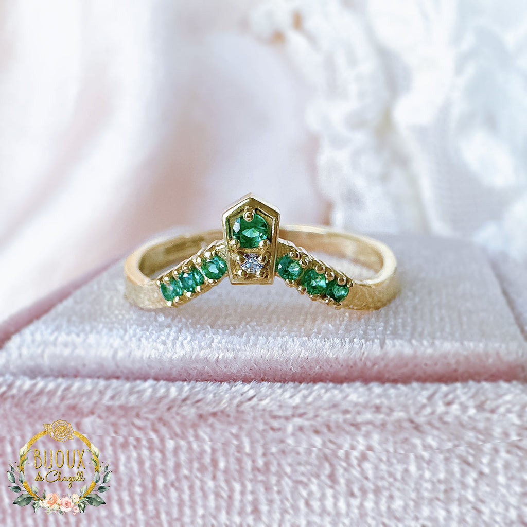 Art Deco Wishbone Contour Curved Emerald Wedding ring in 9ct Gold - Bijoux de Chagall