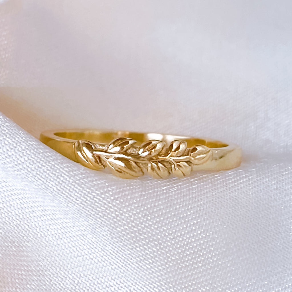 Nature Gold Leaves Wedding ring band in 9ct / 18ct Gold - Bijoux de Chagall