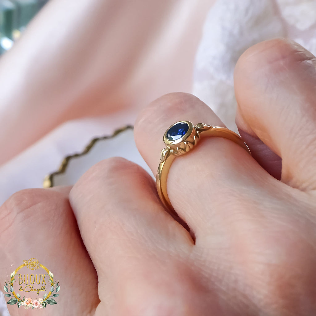 Midnight Blue Moissanite Diamond Solitaire Engagement ring in 9ct Gold - Bijoux de Chagall