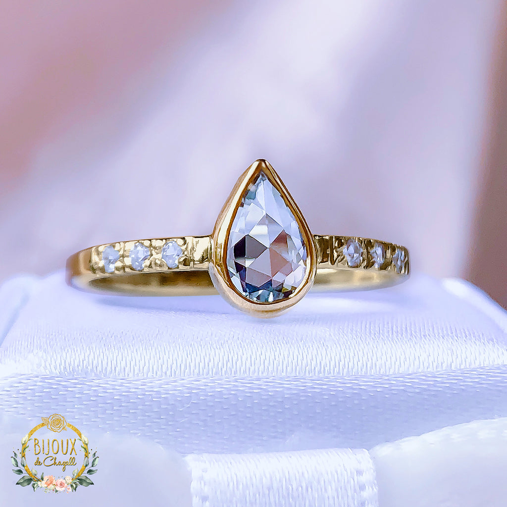 Vintage Pear Moissanite Diamond Engagement ring in 18ct / 9ct Gold - Bijoux de Chagall