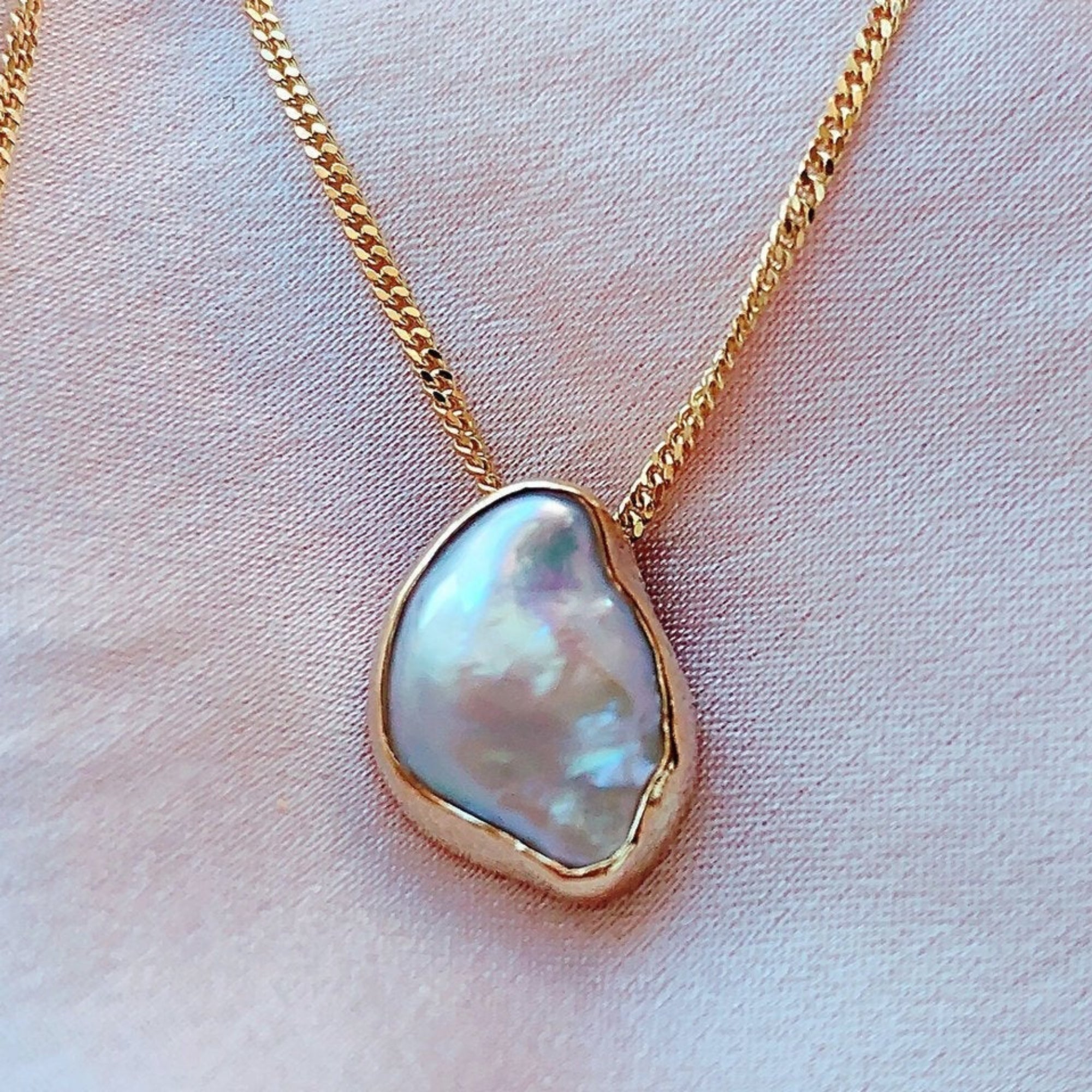 Organic Glowing Keshi Pearl Gold necklace in 9ct / 18ct Gold